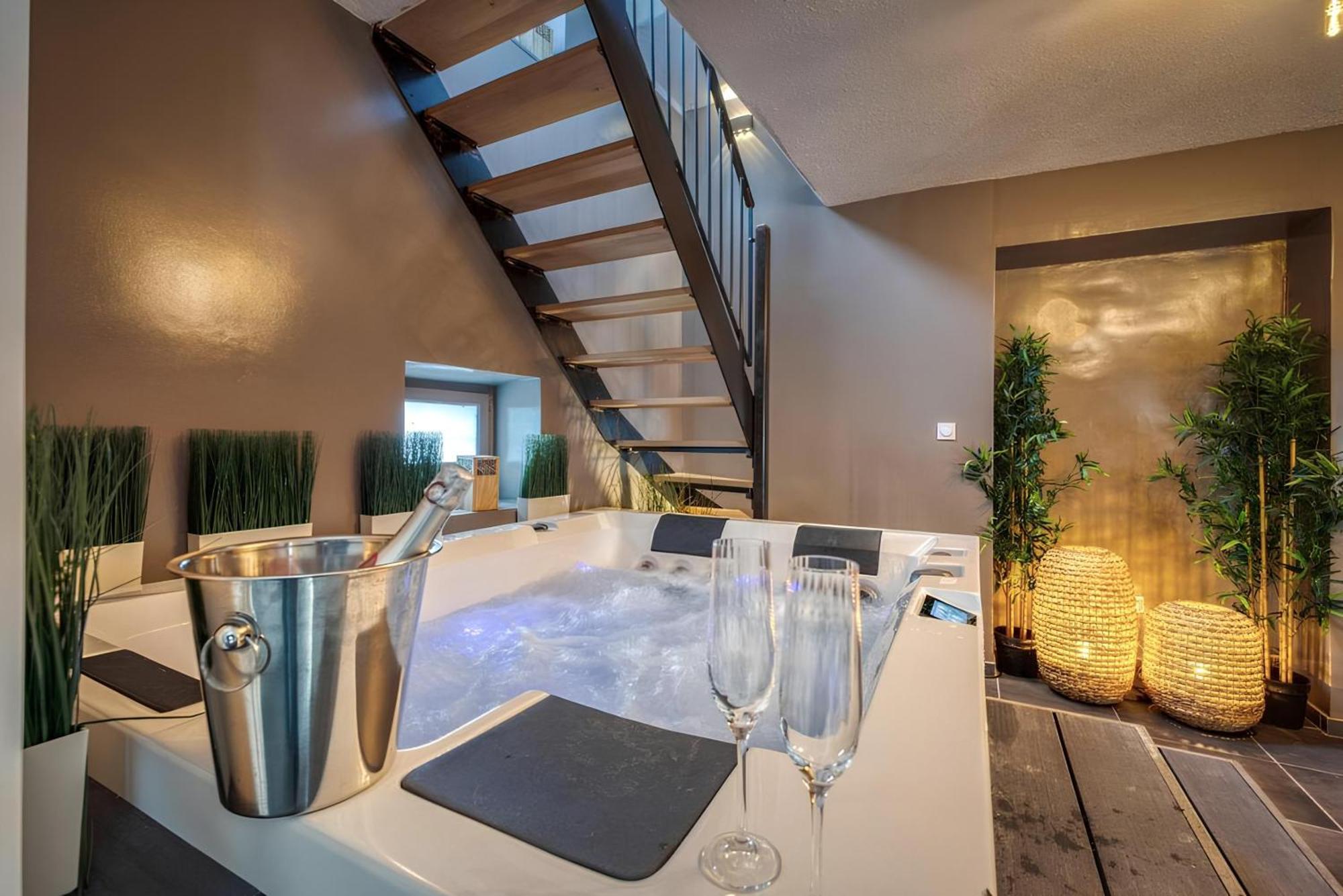 50 Nuances D'Amour - Jacuzzi / Massage / Cinema Moirans Ngoại thất bức ảnh
